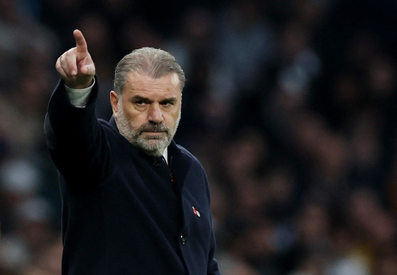 Tottenham Hotspur manager Ange Postecoglou reacts during the Premier League match against Aston Villa at Tottenham Hotspur Stadium in London on Sunday. [REUTERS/YONHAP]