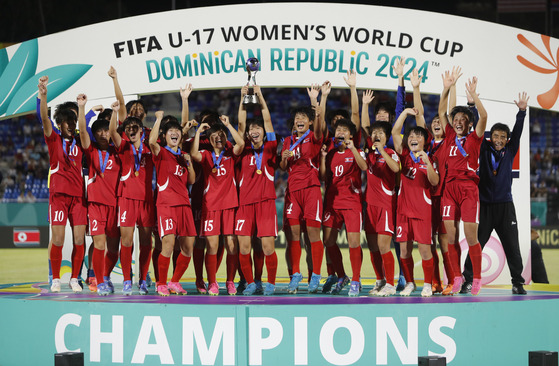 North Korea celebrate winning the FIFA U-17 Women's World Cup after beating Spain in the final at Felix Sanchez Olympic Stadium in the Dominican Republic on Sunday. [EPA/YONHAP]