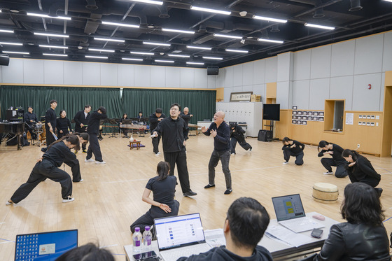 A practice session for ″The Story of Lee Nal-chi″ at the National Theater of Korea in central Seoul on Oct. 31. [NATIONAL THEATER OF KOREA]