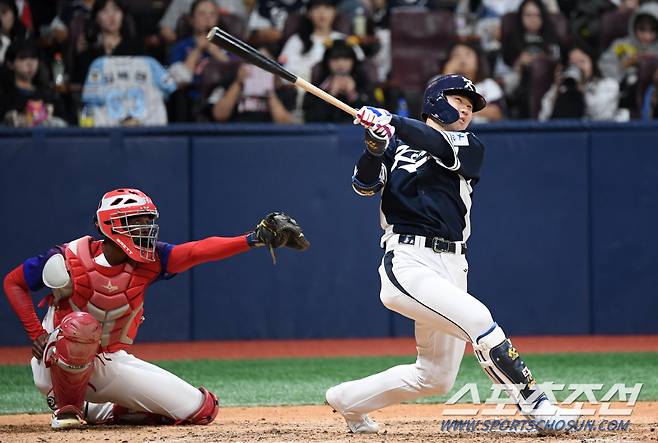 2024 WBSC 프리미어12 대한민국 야구 대표팀과 쿠바 대표팀의 평가전이 2일 서울 고척스카이돔에서 열렸다. 최원준이 타격을 하고 있다. 고척=박재만 기자 pjm@sportschosun.com/2024.11.02/