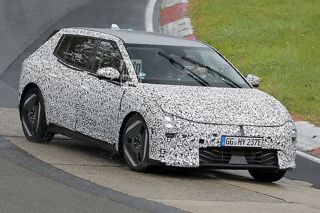 기아 'EV4 해치백' 테스트카 (출처 : Auto week)