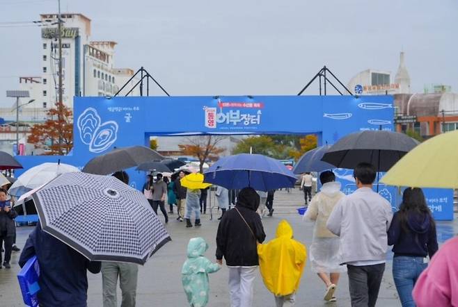 통영 ‘어부장터’ 축제 현장. 통영시 인스타그램 갈무리