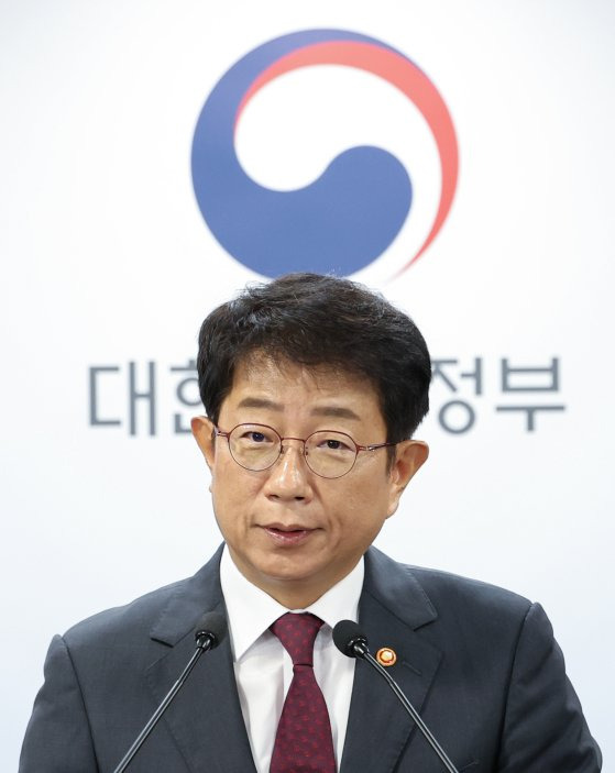 서울시·수도권 그린벨트 해제 합동브리핑, 발언하는 박상우 장관   (서울=연합뉴스) 김도훈 기자 = 박상우 국토교통부 장관이 5일 오전 정부서울청사에서 열린 국토부·서울시·경기도, 수도권 그린벨트 해제 합동 브리핑에서 발언하고 있다. 2024.11.5    superdoo82@yna.co.kr (끝)  〈저작권자(c) 연합뉴스, 무단 전재-재배포, AI 학습 및 활용 금지〉