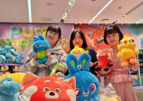 A "Puppy Happiness" pop-up store has opened at Lotte Department Store's Jamsil branch on Tuesday. [LOTTE DEPARTMENT STORE]