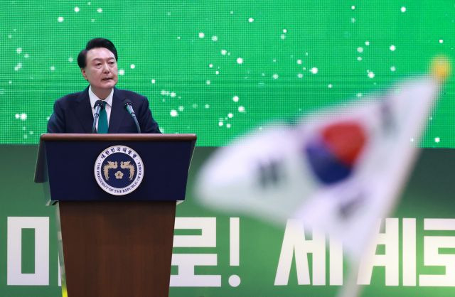 윤석열 대통령이 5일 경기도 고양 킨텍스에서 열린 '2024 전국새마을지도자대회'에 참석해 축사하고 있다. 연합뉴스