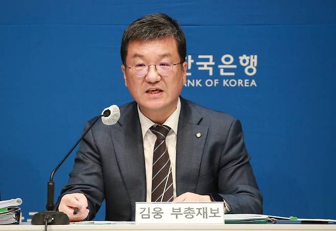 [서울=뉴시스] 김웅 한국은행 부총재보가 30일 오후 서울 중구 한국은행에서 열린 2023년 11월 경제전망 설명회에 참석해 발언하고 있다. (사진=한국은행 제공) 2023.11.30. photo@newsis.com *재판매 및 DB 금지