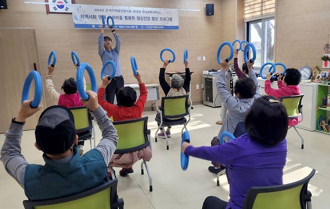 [곡성=뉴시스] 전남과학대학교 치매관리 프로그램 운영. (사진=곡성군청 제공). photo@newsis.com *재판매 및 DB 금지