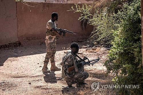 수단 하르툼 북부에서 순찰 도는 정부군(기사와 직접 관련 없음) [AFP 연합뉴스 자료사진. 재판매 및 DB 금지]