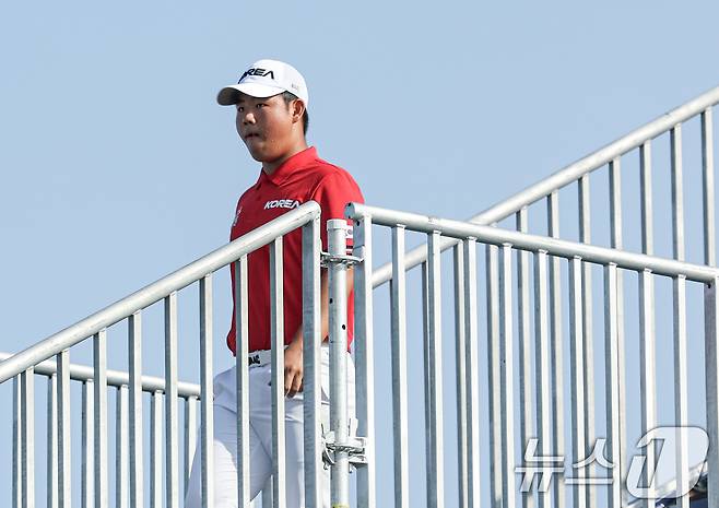 대한민국 골프대표팀 김주형이 1일(한국시간) 프랑스 파리 기앙쿠르에 위치한 르 골프 내셔널에서 열린 2024 파리올림픽 남자 골프 1라운드에 출전하고 있다. 2024.8.1/뉴스1 ⓒ News1 이동해 기자