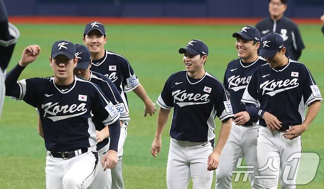 2024 세계야구소프트볼협회(WBSC) 프리미어12에 출전하는 대한민국 야구대표팀 선수들이 5일 오후 서울 구로구 고척스카이돔에서 훈련을 하고 있다. 대한민국 야구 대표팀은 6일 고척에서 국군체육부대(상무)와 친선전을 가진 후 8일 결전지인 대만으로 향한다. 2024.11.5/뉴스1 ⓒ News1 임세영 기자