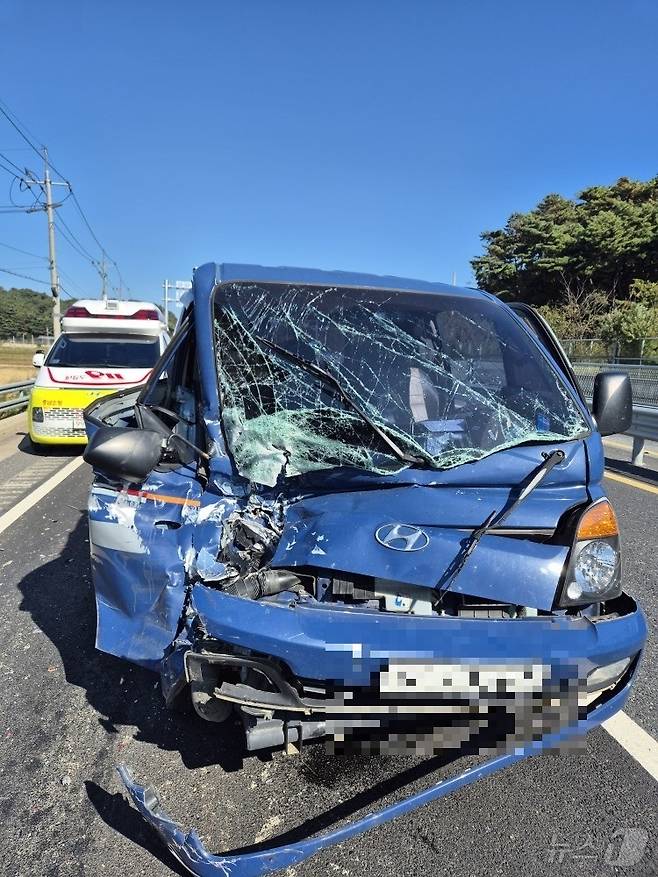 보령 청라면 소양리 교통사고 현장. (보령소방서 제공) / 뉴스1