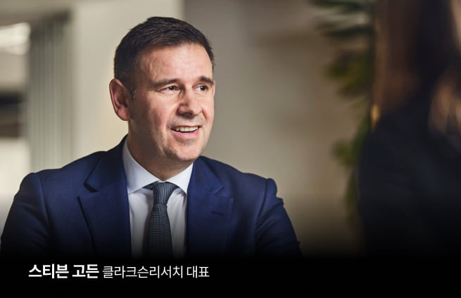 영국 옥스퍼드대 졸업, 전 월간 ‘글로벌 조선소 동향 (World Shipyard Monitor)’ 편집장, 전 클라크슨리서치 컨설턴트