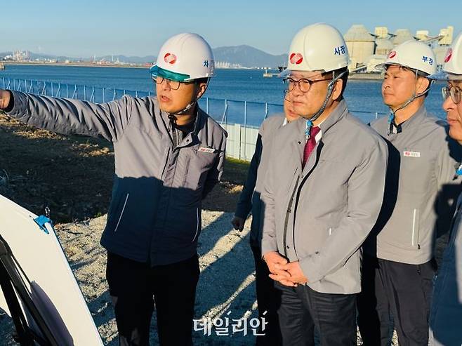 한국동서발전은 권명호 사장이 취임 후 첫 현장경영 일정으로 신호남건설추진본부를 방문했다고 6일 밝혔다.ⓒ동서발전