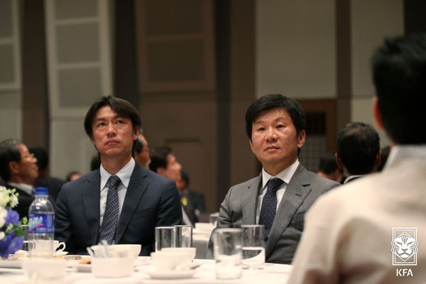 홍명보 대한민국 남자 축구대표팀 감독(왼쪽), 정몽규 대한축구협회장. 대한축구협회 제공