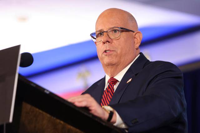 미국 메릴랜드주 연방 상원의원 선거에 공화당 후보로 출마한 래리 호건 전 메릴랜드 주지사가 5일 메릴랜드주 애나폴리스에서 열린 선거의 밤 파티에 참석해 연설하고 있다. 애나폴리스=AP 연합뉴스