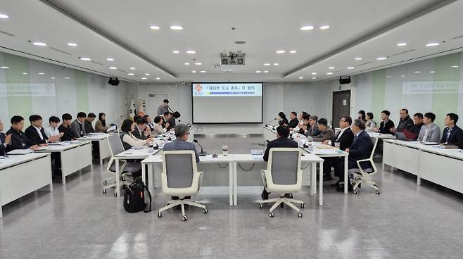 광주광역시는 '대·자·보 도시 광주' 프로젝트의 성공적 추진을 위한 전담조직을 구성하고, 지난 5일 시청 소회의실에서 첫 회의를 개최했다. 광주시 제공