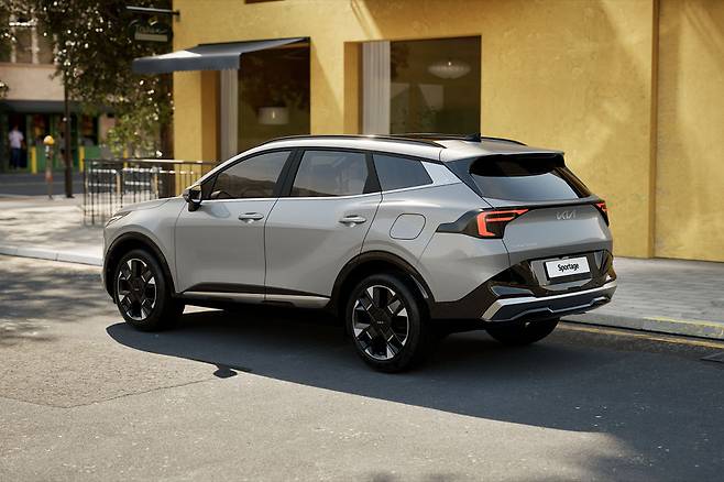 더 뉴 스포티지 후면