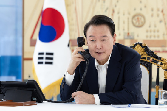 President Yoon Suk Yeol speaks on the phone with U.S. President-elect Donald Trump on Thursday. [PRESIDENTIAL OFFICE]