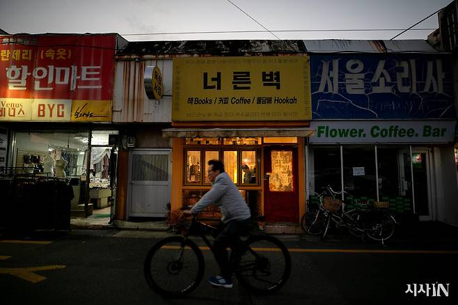 경주 구도심인 황오동에 위치한 서점 ‘너른벽’. ⓒ시사IN 신선영