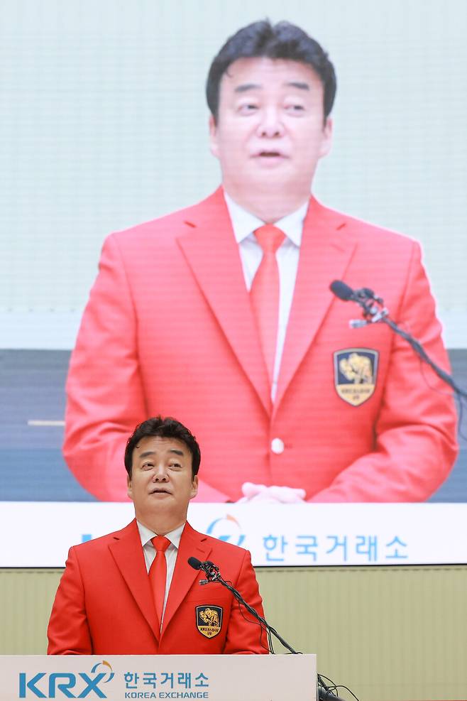 ▲ 더본코리아 코스피 상장 기념식에서 소감을 밝히는 백종원 대표. ⓒ연합뉴스