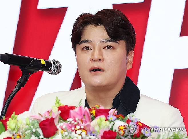 추신수 은퇴 기자회견 (인천=연합뉴스) 임순석 기자 = 프로야구 SSG 랜더스 추신수가 7일 오후 인천 연수구 경원재 앰버서더 인천에서 열린 은퇴 기자회견에서 취재진 질문에 답하고 있다. 2024.11.7 soonseok02@yna.co.kr