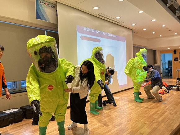 달성군보건소 관계자들이 2024 생물테러 대비·대응 소규모 훈련 실시하고 있다 [사진=달성군]