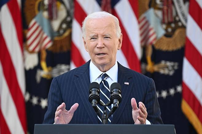 조 바이든 미국 대통령이 워싱턴DC 백악관 로즈가든에서 대국민연설을 하고 있다. US President Joe Biden addresses the nation from the Rose Garden of the White House in Washington, DC, November 7, 2024, after Donald Trump won the presidential election. (Photo by SAUL LOEB / AFP) <Copyright (c) Yonhap News Agency prohibits its content from being redistributed or reprinted without consent, and forbids the content from being learned and used by artificial intelligence systems.>