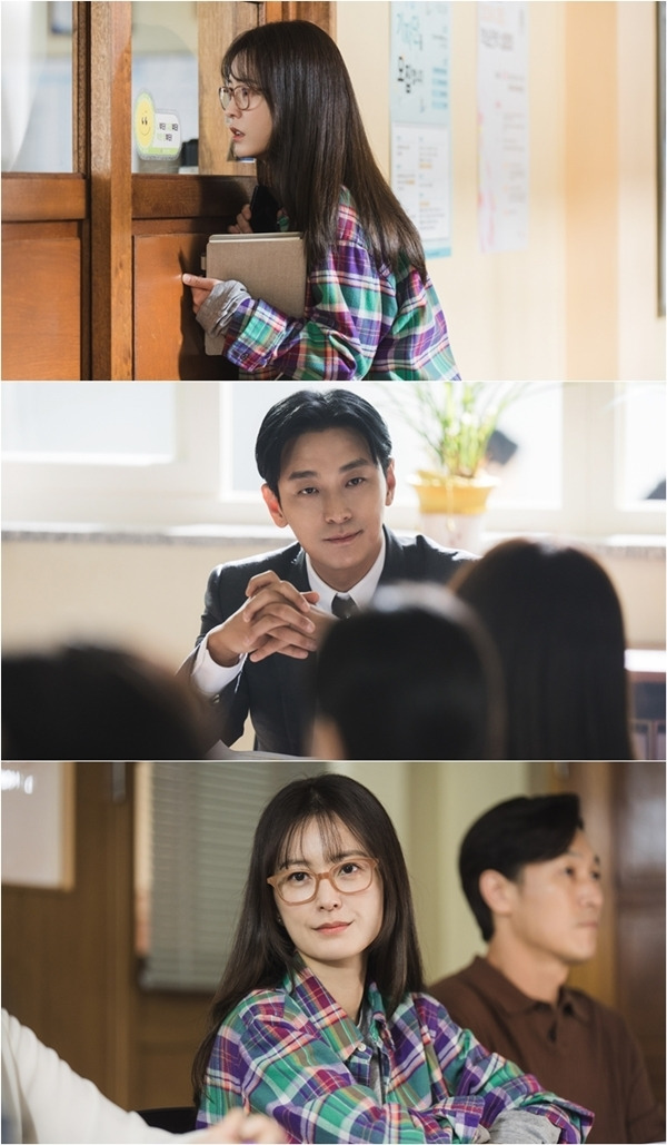 tvN ‘사랑은 외나무다리에서’의 주지훈과 정유미가 회의 중 찌릿한 눈싸움으로 맵단 케미를 발산하는 스틸이 공개되어 시선을 사로잡는다. / 사진 = tvN