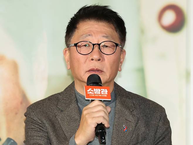 곽경택 감독이 8일 오전 서울 CGV 용산아이파크몰점에서 열린 영화 '소방관' 제작보고회에서 인사말을 하고 있다. [연합]