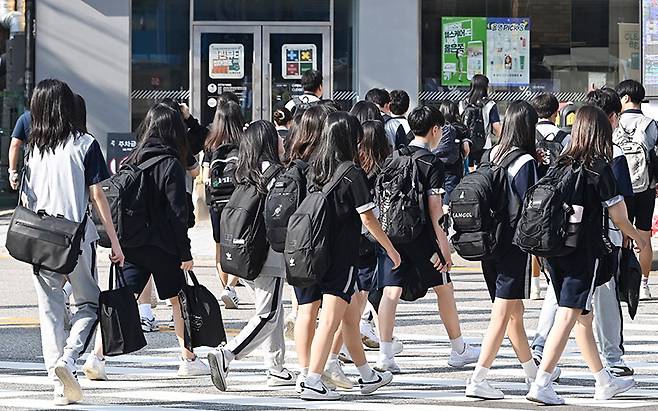 지방교육재정 악화로 인해 고등학교 무상교육도 사라질지 모른다.[사진=뉴시스]