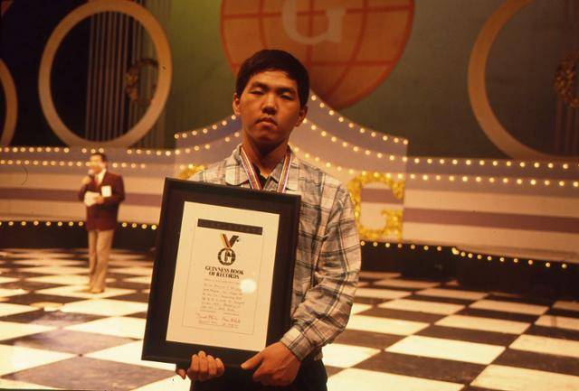 이창호 9단은 최연소(16세 6개월) 세계대회(1992년, 제3회 동양증권배) 우승으로 프로기사로선 첫 세계기네스북협회에 등재됐다. 한국기원 제공