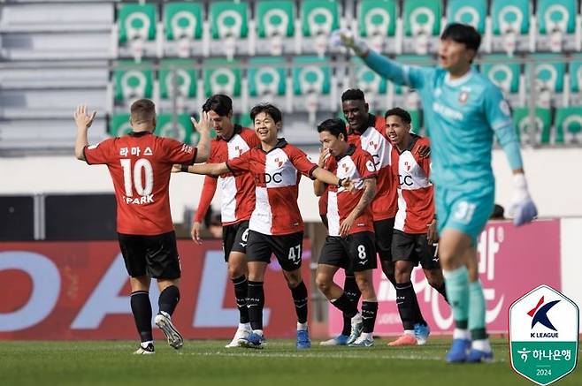 [서울=뉴시스] 프로축구 K리그2 부산아이파크 손휘. (사진=한국프로축구연맹 제공) *재판매 및 DB 금지