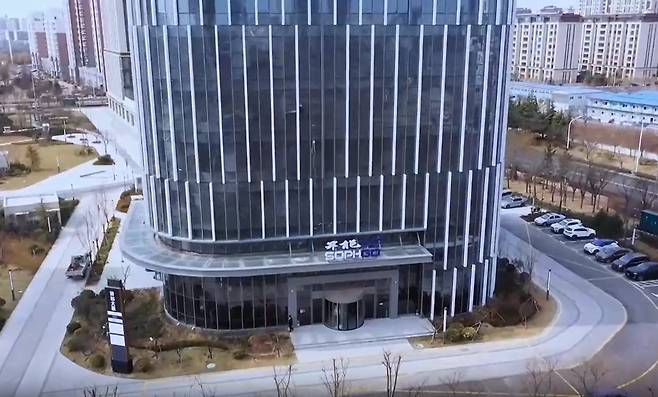 화웨이를 대신해 대만 TSMC에 반도체 생산 주문을 한 의혹을 사고 있는 중국 반도체 설계회사 소프고의 푸젠성 샤먼 본사. /소프고