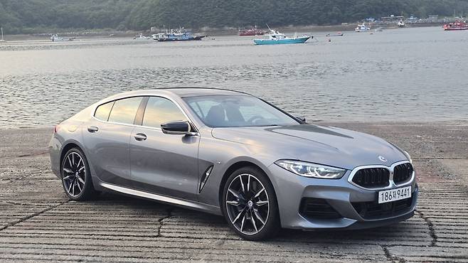 BMW M850i xDrive 그란 쿠페는 쿠페의 아름다운 디자인에 4도어의 편리함, 제로백 3.9초의 폭발적인 고성능까지 갖춘 매력적인 모델이다. 원성열 기자 sereno@donga.com