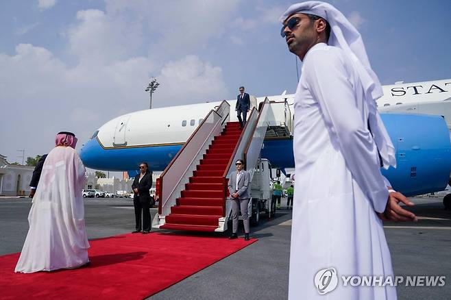 협상단 기다리는 카타르 당국자 [AFP 연합뉴스 자료사진. 재판매 및 DB 금지]