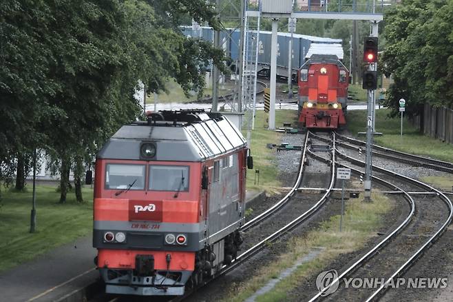 리투아니아와 칼리닌그라드 사이 국경 철도역 키바르타이에 도착한 화물열차  [EPA 연합뉴스 자료사진. 재배포 및 DB 금지]