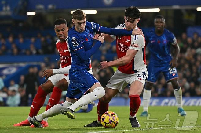 첼시와 아스널이 11일(한국시간) 열린 2024-25 EPL 11라운드 경기에서 1-1로 비겻다. ⓒ AFP=뉴스1