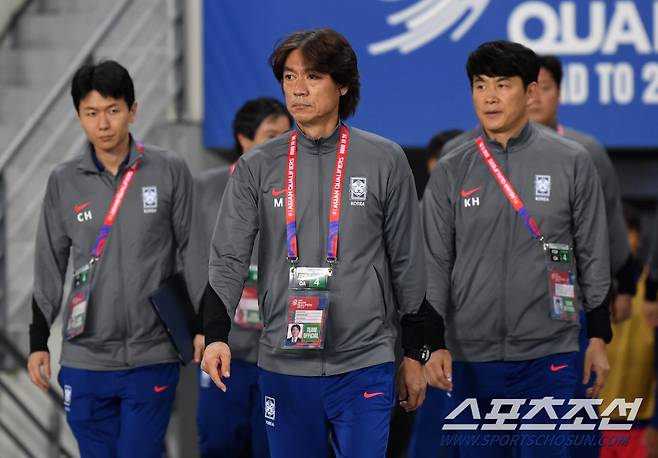 2026 FIFA 북중미월드컵 아시아 지역 3차 예선 B조 4차전 대한민국과 이라크의 경기가 용인미르스타디움에서 열렸다. 홍명보 감독이 입장하고 있다. 용인=박재만 기자 pjm@sportschosun.com/2024.10.15/