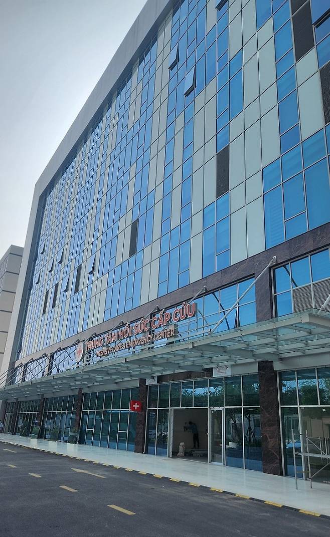 베트남 페니카 그룹이 하노이 남뚜리엠 지역에 짓고 있는 종합병원 앞. GC녹십자홀딩스가 내년 베트남 최초 유전자·암 전문 종합 진단·판독기관을 이곳에 연다./하노이(베트남)=허지윤 기자