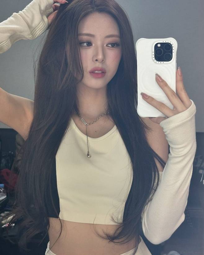 82737_afa585efd30e4adab512a7f2b20736ef.jpg 오늘자 있지 유나 인스타그램.jpg