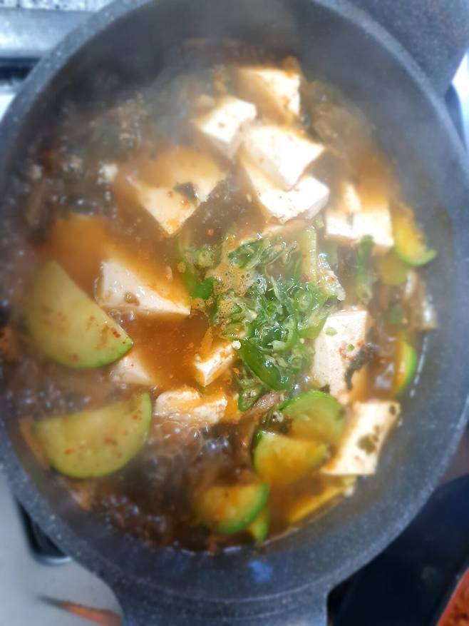 20241109_111119.jpg 만든다 제육. 된장국.