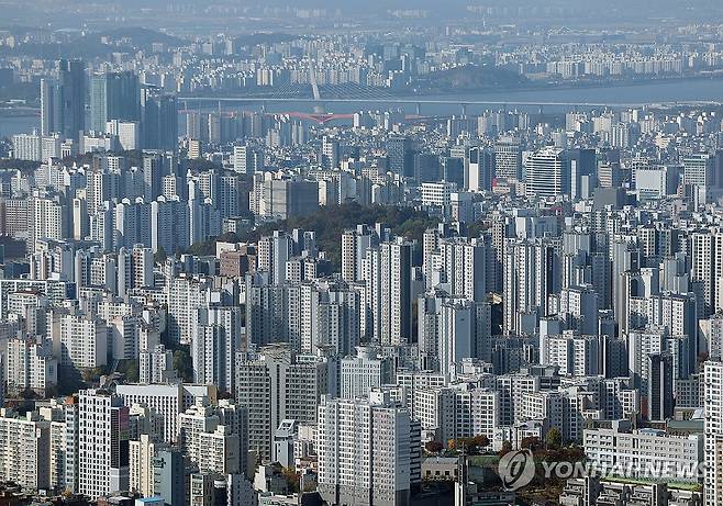 서울 남산에서 바라본 아파트 단지 [연합뉴스 자료사진]