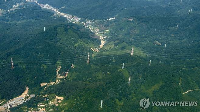 고압 송전탑 [연합뉴스 자료사진. 위 사진과 기사는 관련이 없습니다]