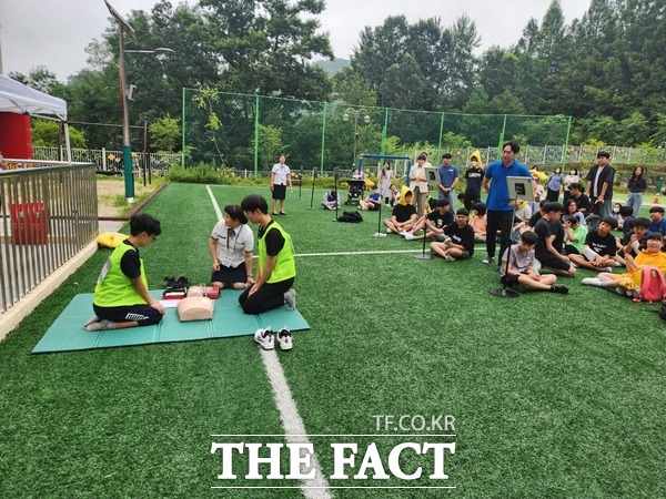 대전의 한 초등학교에서 어린이 주도 재난안전훈련을 실시하고 있다. /대전교육청