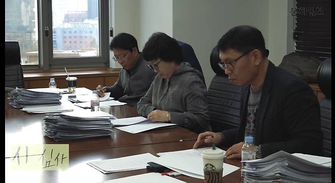 문화일보는 지난해 신춘문예 당시 응모작 심사과정과 당선 소식을 전하는 모습 등을 담은 유튜브 영상('2024 문화일보 신춘문예 심사위원이 직접 말하는 응모작 경향과 당선작 심사평')을 제작했다.