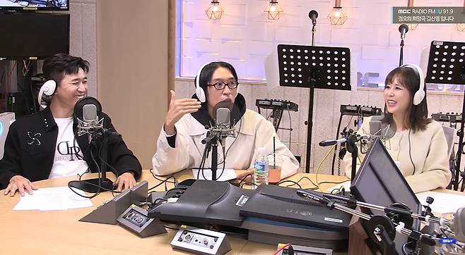 왼쪽부터 김종민, 빽가, 신지 (사진=MBC FM4U ‘정오의 희망곡 김신영입니다’ 캡처)