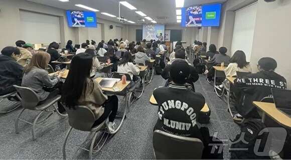 ‘대학생 미디어 리터러시’ 역량 강화 특강이 열리고 있다. 아시아포럼21 제공