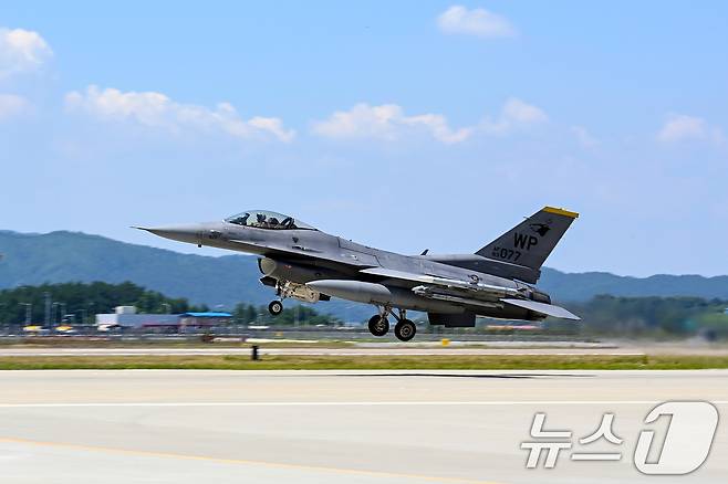 미 공군의 F-16 전투기가 청주기지에서 이륙하고 있다. (공군 제공) 2024.6.26/뉴스1