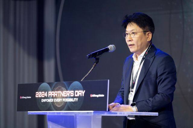 LG에너지솔루션의 최고경영자(CEO)인 김동명 사장이 지난 12일 열린 ‘2024 파트너스데이’ 행사에 참석해 환영사를 하고 있다. ⓒLG에너지솔루션