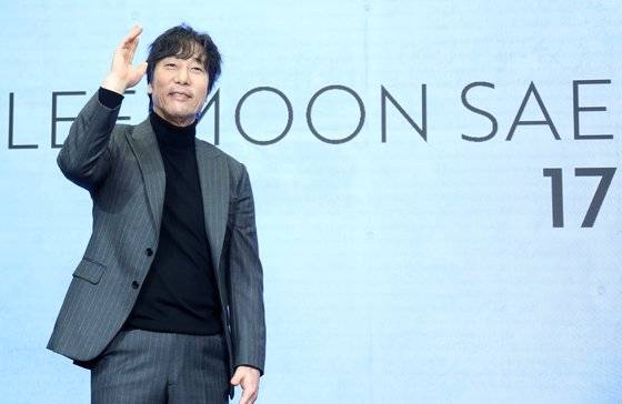 이문세는 13일 오후 6시 '이별에도 사랑이'와 '마이 블루스' 두 곡을 공개했다. 사진 뉴스1